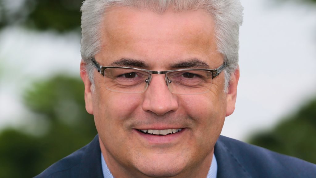 Axel Knoerig