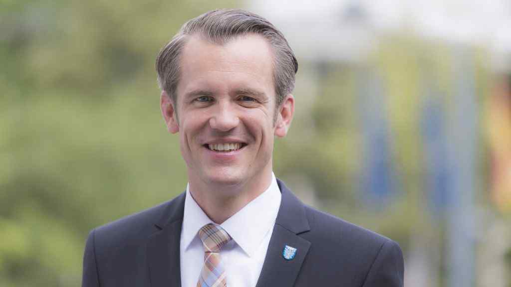 Dr. Felix Schwenke