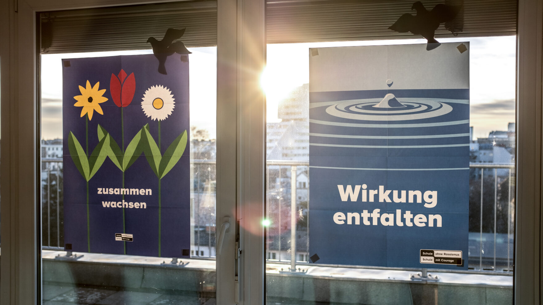 Plakat mit der Aufschrift 